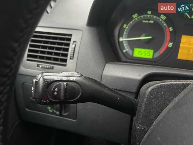 Черный Шкода Фабия, объемом двигателя 1.39 л и пробегом 222 тыс. км за 4550 $, фото 3 на Automoto.ua