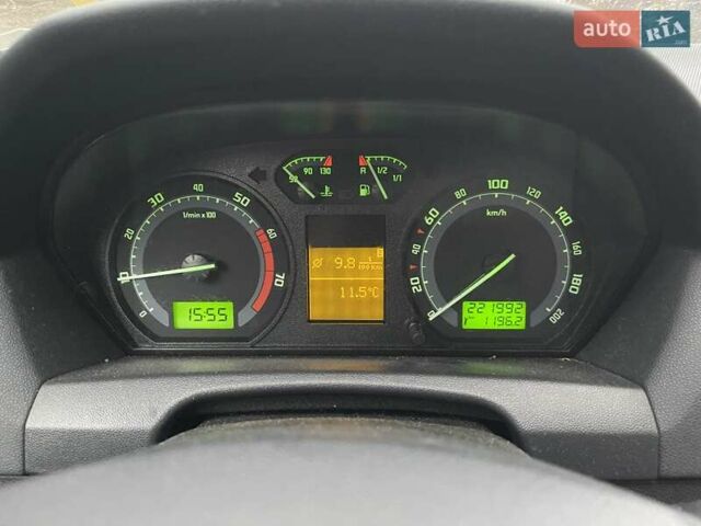 Черный Шкода Фабия, объемом двигателя 1.39 л и пробегом 222 тыс. км за 4550 $, фото 8 на Automoto.ua