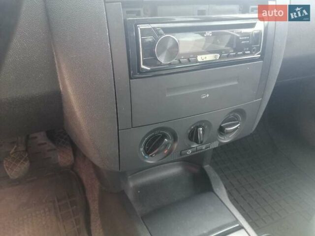 Черный Шкода Фабия, объемом двигателя 1.4 л и пробегом 235 тыс. км за 4700 $, фото 37 на Automoto.ua