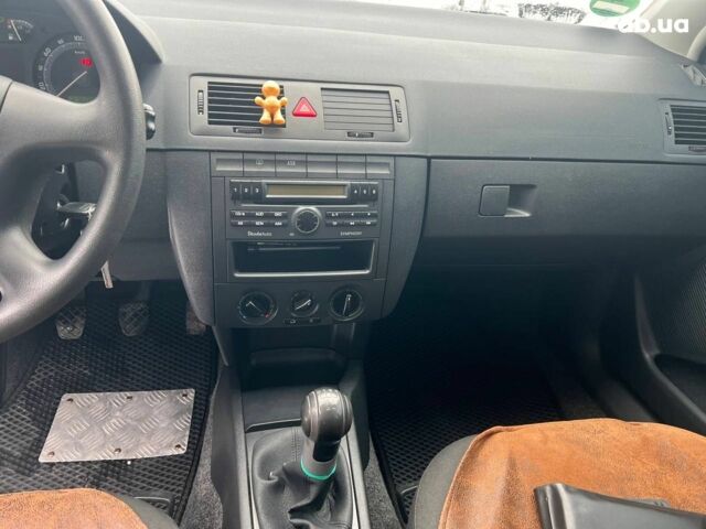 Черный Шкода Фабия, объемом двигателя 1.4 л и пробегом 276 тыс. км за 5440 $, фото 25 на Automoto.ua