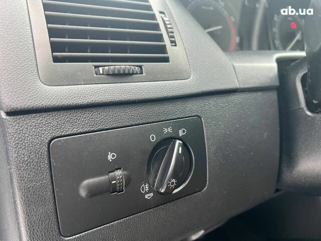 Черный Шкода Фабия, объемом двигателя 1.4 л и пробегом 276 тыс. км за 5440 $, фото 18 на Automoto.ua