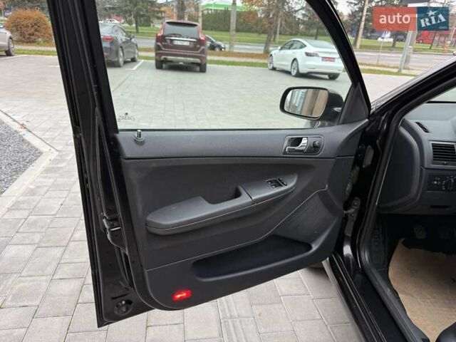 Черный Шкода Фабия, объемом двигателя 1.39 л и пробегом 249 тыс. км за 4550 $, фото 24 на Automoto.ua