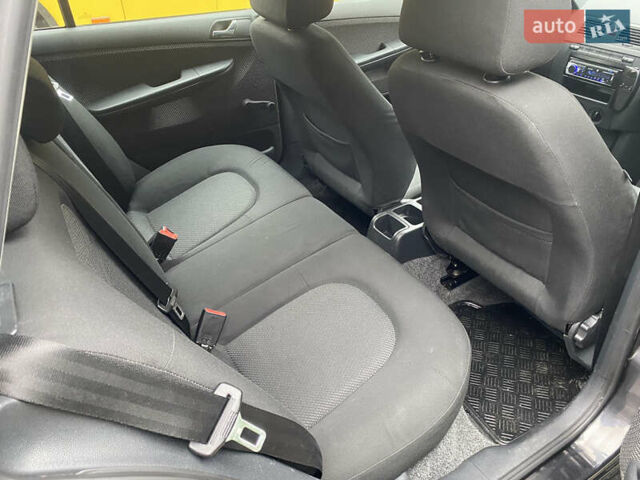 Черный Шкода Фабия, объемом двигателя 1.4 л и пробегом 246 тыс. км за 4399 $, фото 8 на Automoto.ua