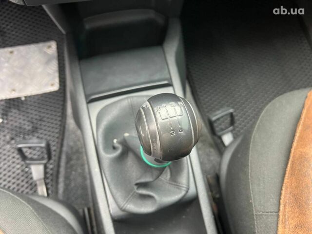 Черный Шкода Фабия, объемом двигателя 1.4 л и пробегом 276 тыс. км за 5440 $, фото 28 на Automoto.ua