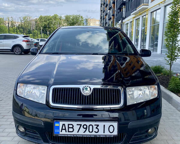 Черный Шкода Фабия, объемом двигателя 1.4 л и пробегом 252 тыс. км за 3850 $, фото 2 на Automoto.ua