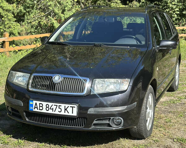 Черный Шкода Фабия, объемом двигателя 1.4 л и пробегом 180 тыс. км за 4800 $, фото 2 на Automoto.ua