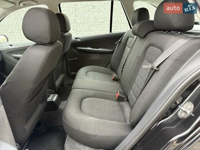 Черный Шкода Фабия, объемом двигателя 1.39 л и пробегом 249 тыс. км за 4550 $, фото 32 на Automoto.ua