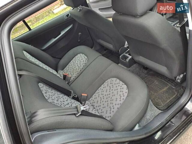 Черный Шкода Фабия, объемом двигателя 1.39 л и пробегом 151 тыс. км за 4500 $, фото 16 на Automoto.ua