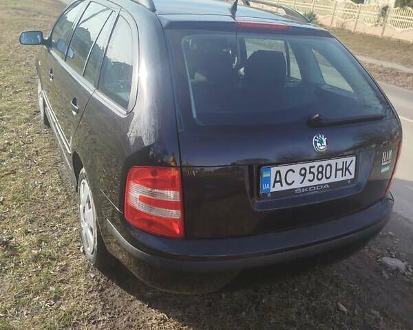 Черный Шкода Фабия, объемом двигателя 1.4 л и пробегом 232 тыс. км за 4100 $, фото 1 на Automoto.ua