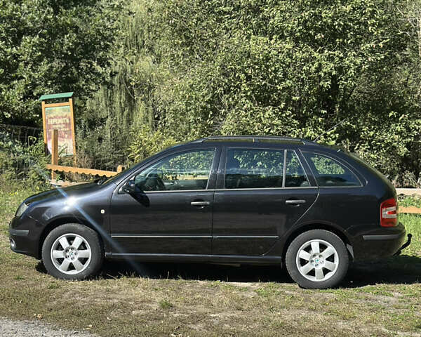 Черный Шкода Фабия, объемом двигателя 1.4 л и пробегом 180 тыс. км за 4800 $, фото 5 на Automoto.ua