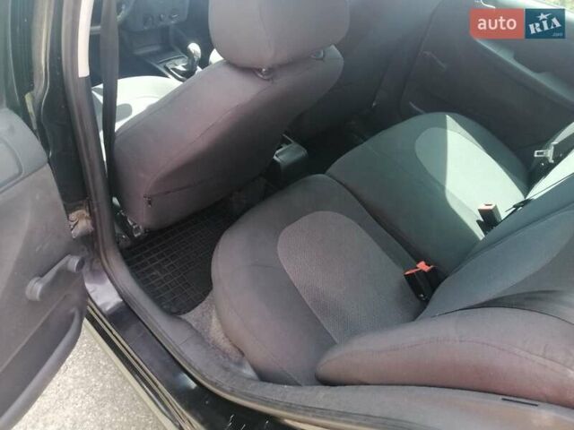 Черный Шкода Фабия, объемом двигателя 1.4 л и пробегом 235 тыс. км за 4700 $, фото 33 на Automoto.ua