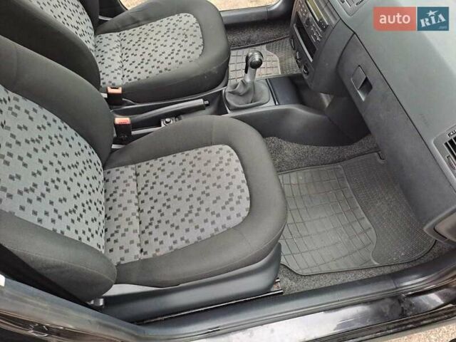 Черный Шкода Фабия, объемом двигателя 1.39 л и пробегом 151 тыс. км за 4500 $, фото 13 на Automoto.ua