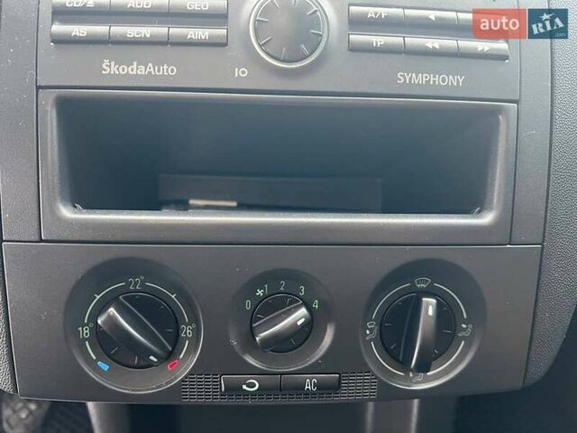 Черный Шкода Фабия, объемом двигателя 1.4 л и пробегом 276 тыс. км за 5440 $, фото 27 на Automoto.ua