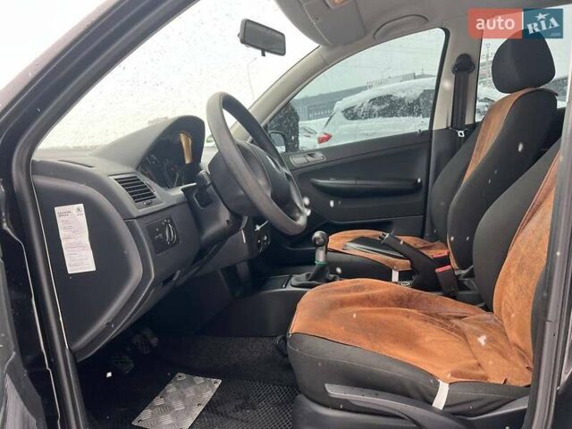 Черный Шкода Фабия, объемом двигателя 1.4 л и пробегом 276 тыс. км за 5440 $, фото 20 на Automoto.ua