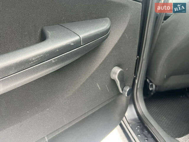 Черный Шкода Фабия, объемом двигателя 1.4 л и пробегом 276 тыс. км за 5440 $, фото 32 на Automoto.ua