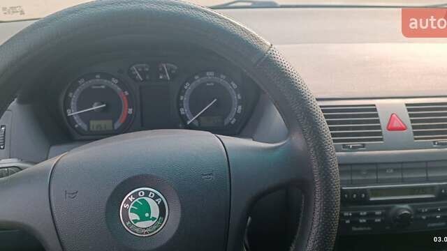 Черный Шкода Фабия, объемом двигателя 1.39 л и пробегом 197 тыс. км за 4500 $, фото 9 на Automoto.ua