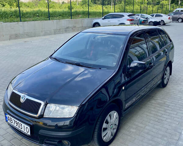 Черный Шкода Фабия, объемом двигателя 1.4 л и пробегом 252 тыс. км за 3850 $, фото 4 на Automoto.ua