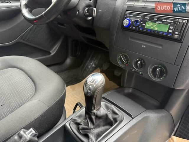 Черный Шкода Фабия, объемом двигателя 1.39 л и пробегом 249 тыс. км за 4550 $, фото 38 на Automoto.ua