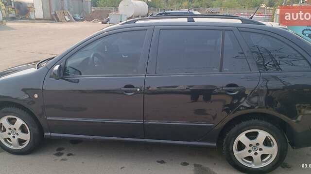 Черный Шкода Фабия, объемом двигателя 1.39 л и пробегом 197 тыс. км за 4500 $, фото 3 на Automoto.ua