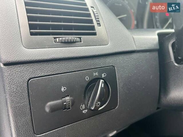 Черный Шкода Фабия, объемом двигателя 1.4 л и пробегом 276 тыс. км за 5440 $, фото 18 на Automoto.ua