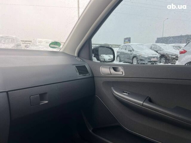 Черный Шкода Фабия, объемом двигателя 1.4 л и пробегом 276 тыс. км за 5440 $, фото 29 на Automoto.ua