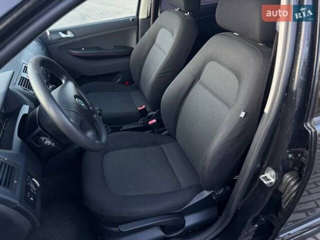Чорний Шкода Фабія, об'ємом двигуна 1.39 л та пробігом 205 тис. км за 4450 $, фото 24 на Automoto.ua