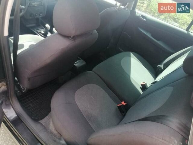 Черный Шкода Фабия, объемом двигателя 1.4 л и пробегом 235 тыс. км за 4700 $, фото 38 на Automoto.ua