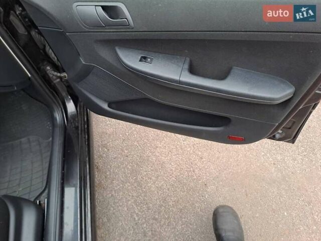 Черный Шкода Фабия, объемом двигателя 1.39 л и пробегом 151 тыс. км за 4500 $, фото 14 на Automoto.ua