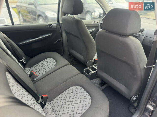 Черный Шкода Фабия, объемом двигателя 1.4 л и пробегом 173 тыс. км за 4900 $, фото 14 на Automoto.ua