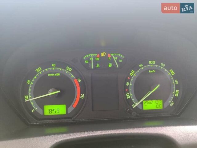 Чорний Шкода Фабія, об'ємом двигуна 1.39 л та пробігом 265 тис. км за 4200 $, фото 13 на Automoto.ua