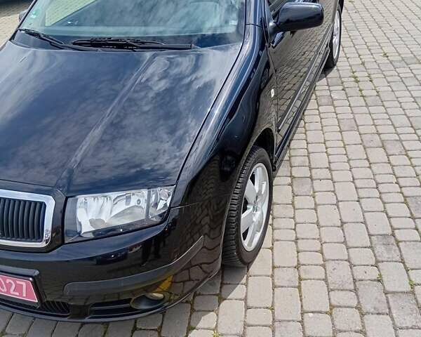Черный Шкода Фабия, объемом двигателя 1.4 л и пробегом 200 тыс. км за 4550 $, фото 1 на Automoto.ua