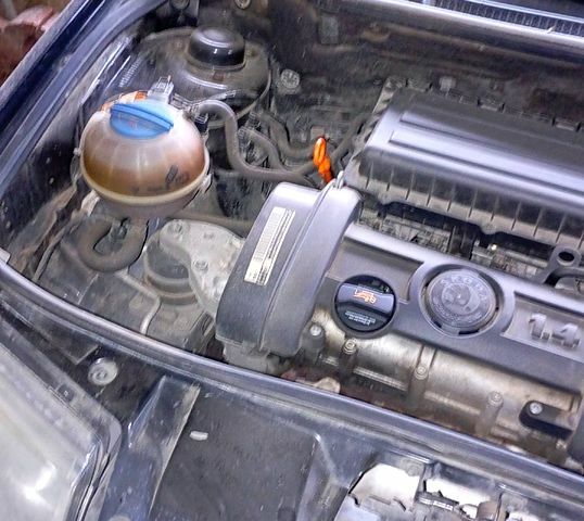 Черный Шкода Фабия, объемом двигателя 1.4 л и пробегом 294 тыс. км за 5100 $, фото 3 на Automoto.ua