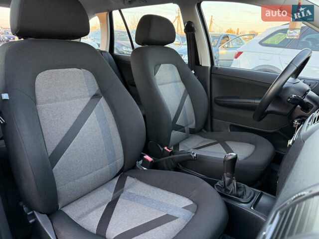 Черный Шкода Фабия, объемом двигателя 1.4 л и пробегом 200 тыс. км за 4999 $, фото 25 на Automoto.ua