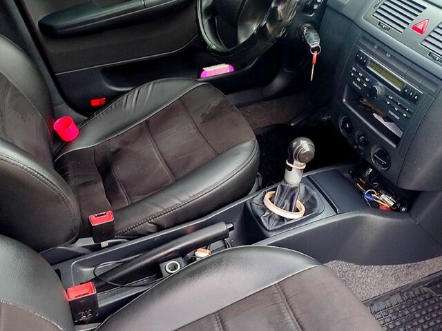 Чорний Шкода Фабія, об'ємом двигуна 1.4 л та пробігом 262 тис. км за 4300 $, фото 2 на Automoto.ua