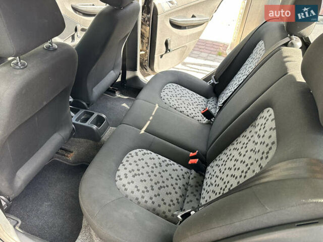 Черный Шкода Фабия, объемом двигателя 1.2 л и пробегом 170 тыс. км за 3700 $, фото 17 на Automoto.ua