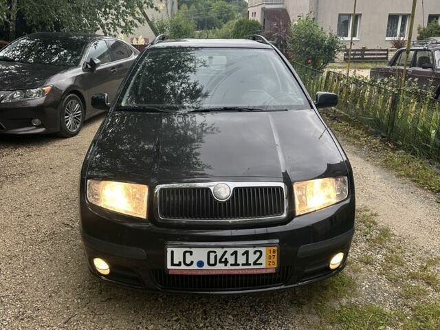 Черный Шкода Фабия, объемом двигателя 1.4 л и пробегом 220 тыс. км за 4500 $, фото 2 на Automoto.ua