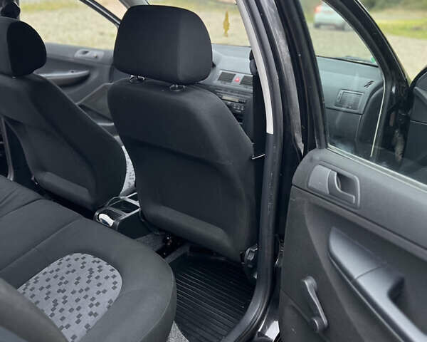Черный Шкода Фабия, объемом двигателя 1.4 л и пробегом 220 тыс. км за 4450 $, фото 15 на Automoto.ua