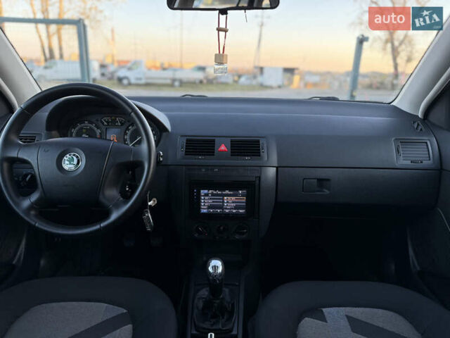 Черный Шкода Фабия, объемом двигателя 1.4 л и пробегом 200 тыс. км за 4999 $, фото 22 на Automoto.ua