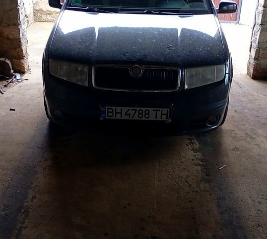 Черный Шкода Фабия, объемом двигателя 1.4 л и пробегом 294 тыс. км за 5100 $, фото 2 на Automoto.ua