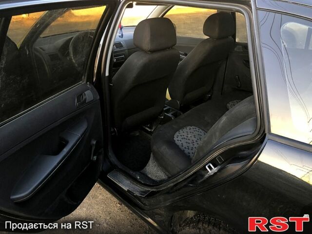 Чорний Шкода Фабія, об'ємом двигуна 1.2 л та пробігом 360 тис. км за 3600 $, фото 4 на Automoto.ua