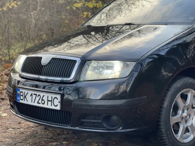 Черный Шкода Фабия, объемом двигателя 1.2 л и пробегом 380 тыс. км за 3100 $, фото 2 на Automoto.ua