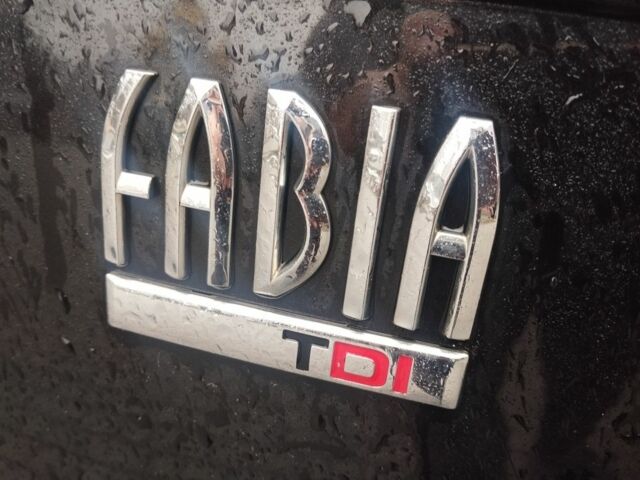 Черный Шкода Фабия, объемом двигателя 1.9 л и пробегом 299 тыс. км за 5090 $, фото 7 на Automoto.ua