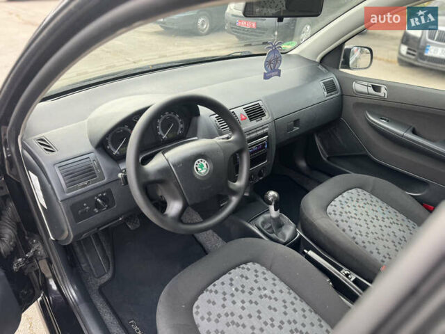 Черный Шкода Фабия, объемом двигателя 1.4 л и пробегом 173 тыс. км за 4900 $, фото 11 на Automoto.ua