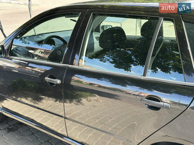 Черный Шкода Фабия, объемом двигателя 1.2 л и пробегом 170 тыс. км за 3700 $, фото 2 на Automoto.ua