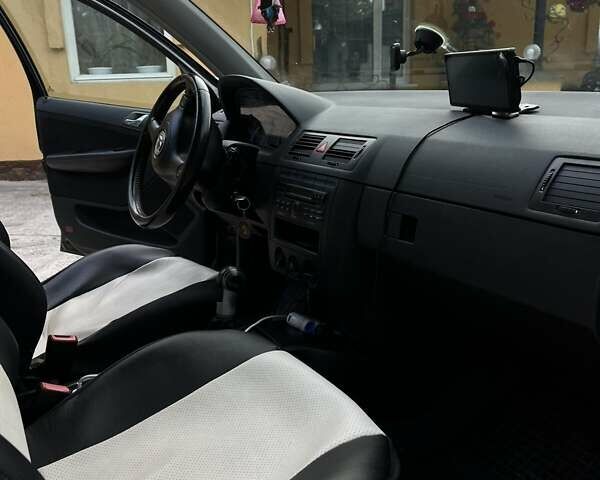 Черный Шкода Фабия, объемом двигателя 1.39 л и пробегом 220 тыс. км за 4650 $, фото 15 на Automoto.ua