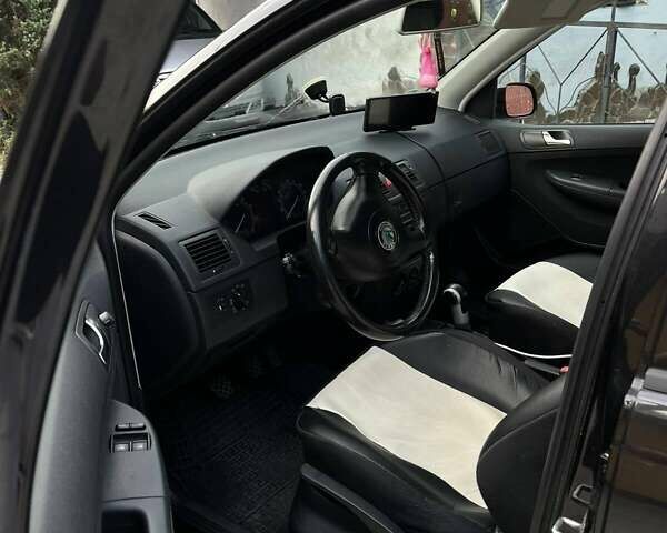 Черный Шкода Фабия, объемом двигателя 1.39 л и пробегом 220 тыс. км за 4650 $, фото 14 на Automoto.ua