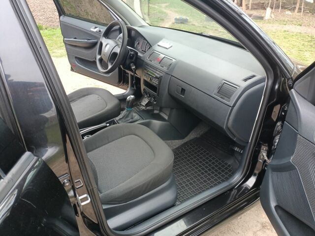 Черный Шкода Фабия, объемом двигателя 1.4 л и пробегом 232 тыс. км за 4999 $, фото 17 на Automoto.ua