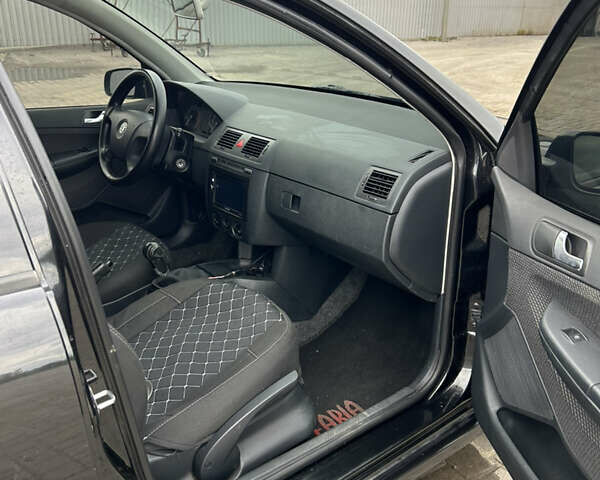 Черный Шкода Фабия, объемом двигателя 1.39 л и пробегом 226 тыс. км за 3900 $, фото 8 на Automoto.ua