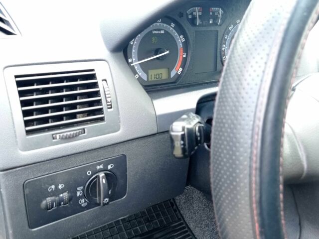 Чорний Шкода Фабія, об'ємом двигуна 2 л та пробігом 386 тис. км за 4994 $, фото 15 на Automoto.ua