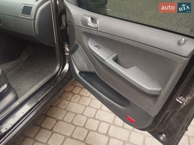 Черный Шкода Фабия, объемом двигателя 1.9 л и пробегом 315 тыс. км за 4790 $, фото 28 на Automoto.ua